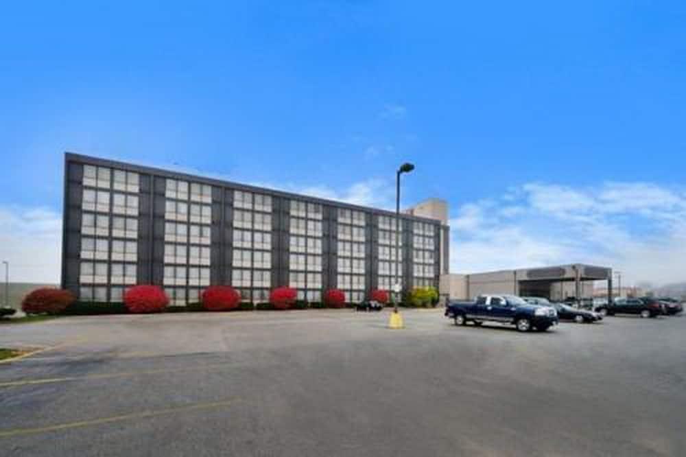 Ramada By Wyndham Cedar Rapids Ξενοδοχείο Εξωτερικό φωτογραφία