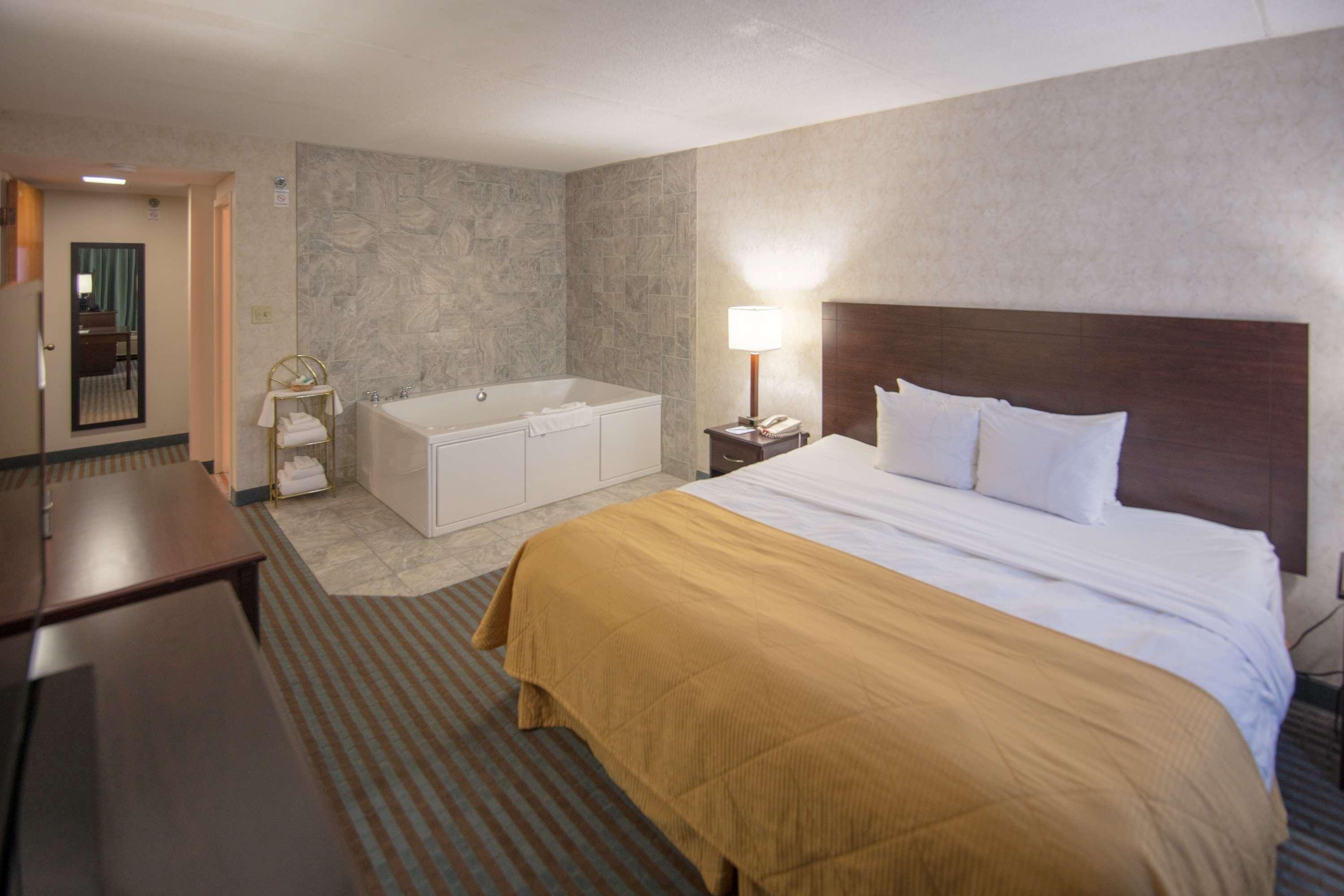 Ramada By Wyndham Cedar Rapids Ξενοδοχείο Εξωτερικό φωτογραφία
