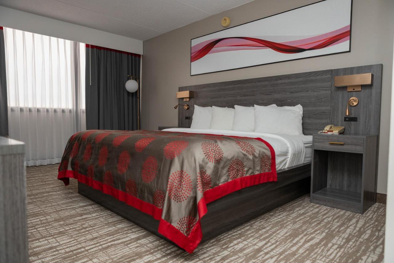 Ramada By Wyndham Cedar Rapids Ξενοδοχείο Εξωτερικό φωτογραφία