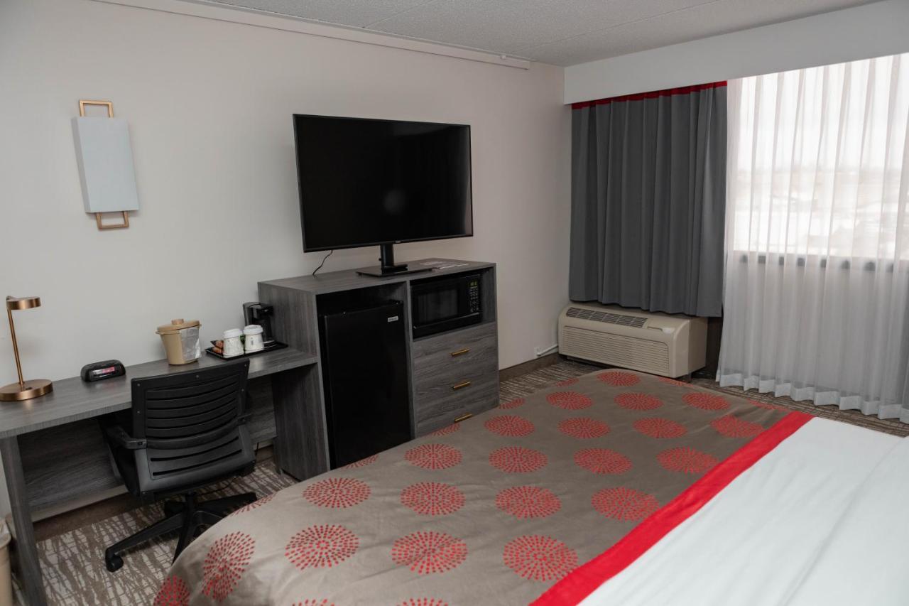 Ramada By Wyndham Cedar Rapids Ξενοδοχείο Εξωτερικό φωτογραφία