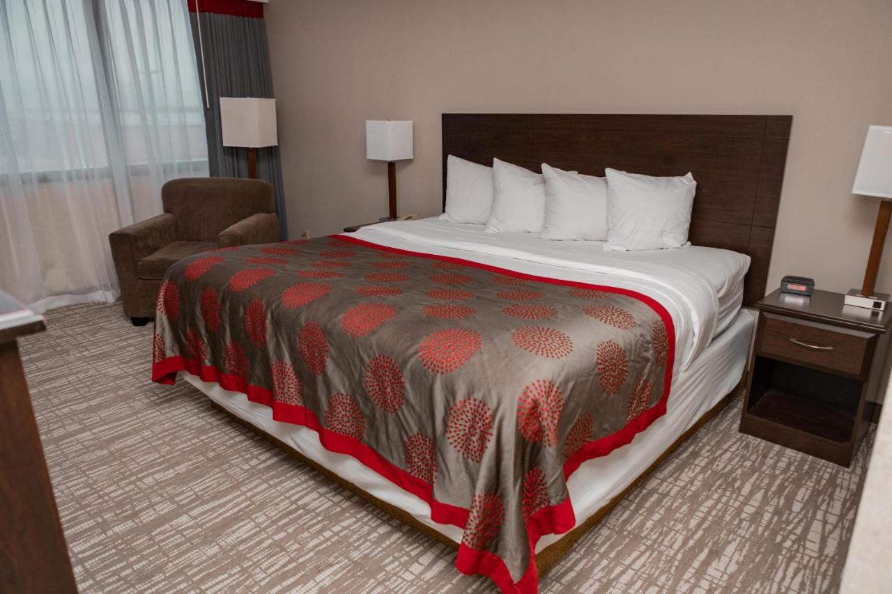 Ramada By Wyndham Cedar Rapids Ξενοδοχείο Εξωτερικό φωτογραφία