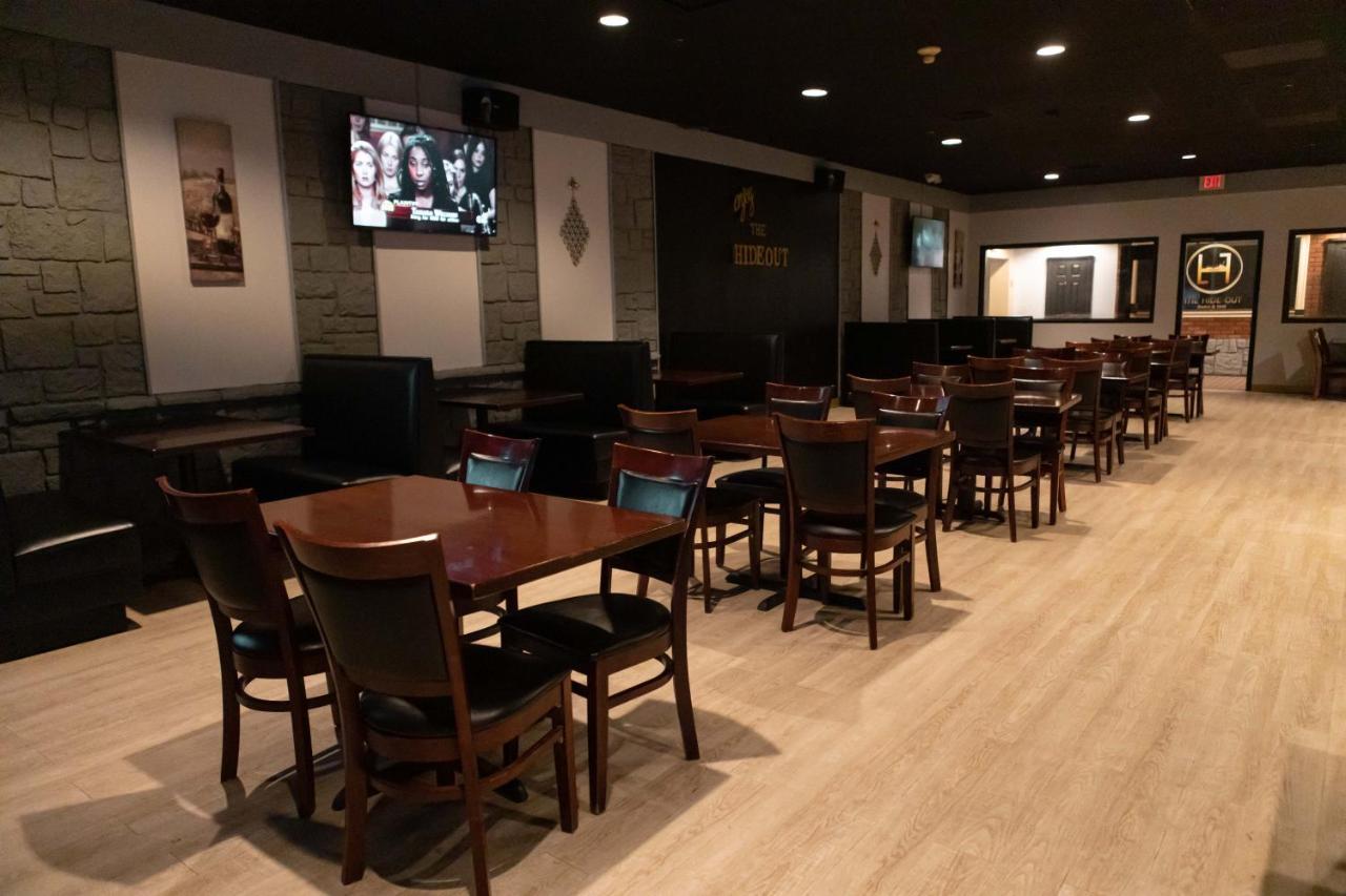Ramada By Wyndham Cedar Rapids Ξενοδοχείο Εξωτερικό φωτογραφία
