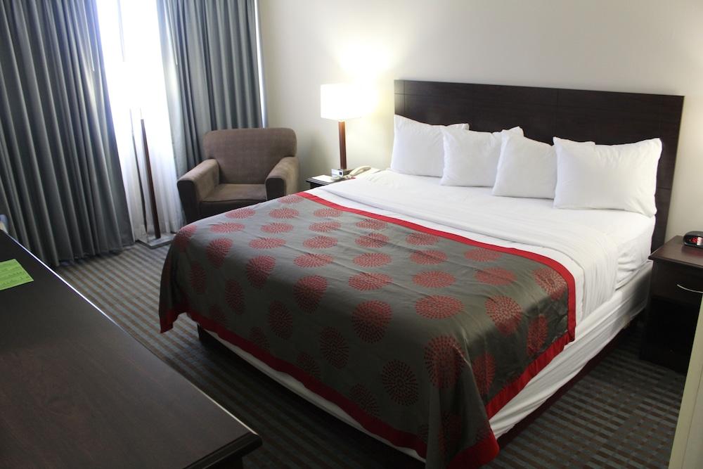 Ramada By Wyndham Cedar Rapids Ξενοδοχείο Εξωτερικό φωτογραφία
