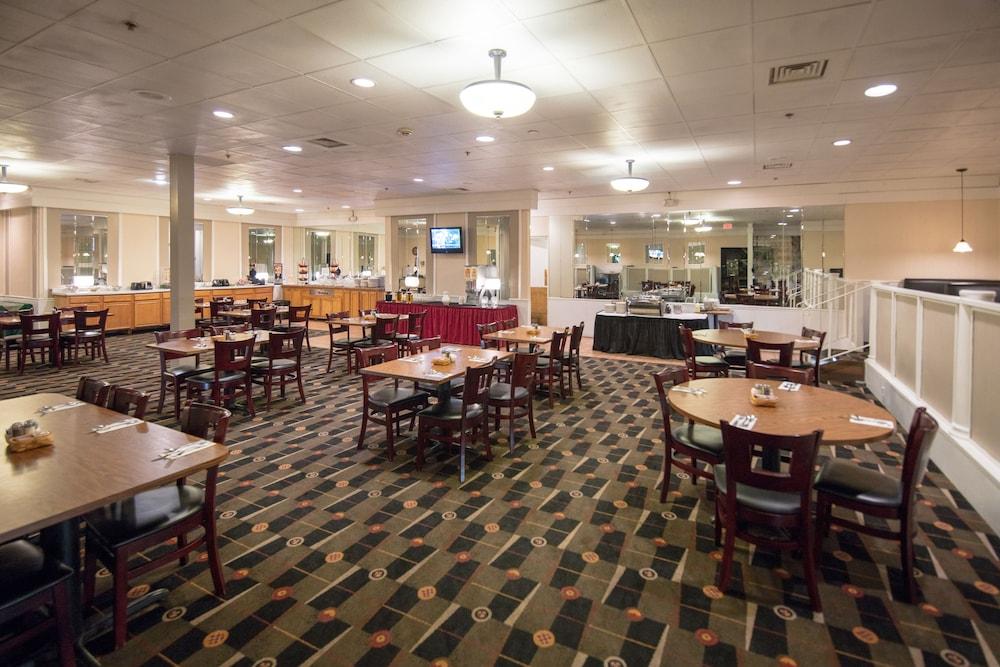 Ramada By Wyndham Cedar Rapids Ξενοδοχείο Εξωτερικό φωτογραφία