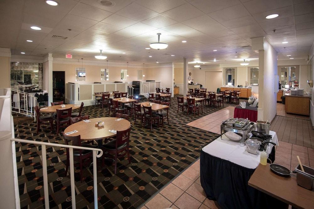 Ramada By Wyndham Cedar Rapids Ξενοδοχείο Εξωτερικό φωτογραφία