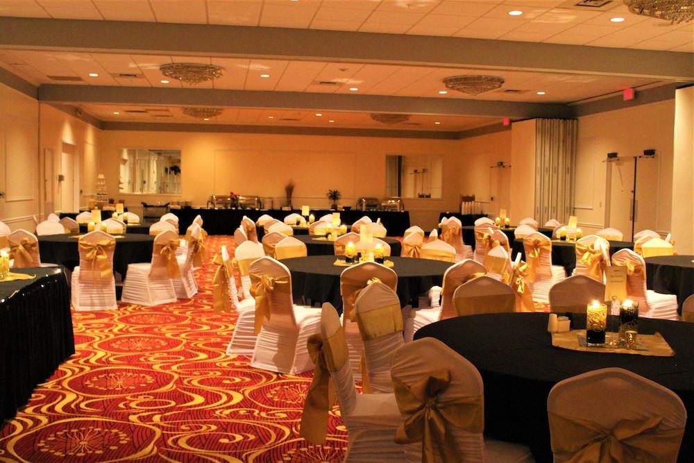 Ramada By Wyndham Cedar Rapids Ξενοδοχείο Εξωτερικό φωτογραφία