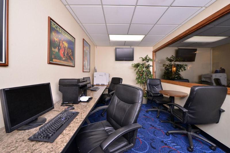 Ramada By Wyndham Cedar Rapids Ξενοδοχείο Εξωτερικό φωτογραφία
