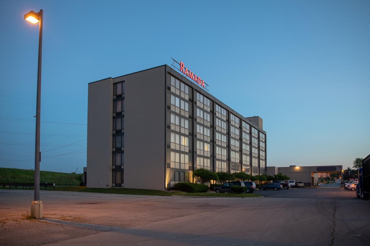 Ramada By Wyndham Cedar Rapids Ξενοδοχείο Εξωτερικό φωτογραφία